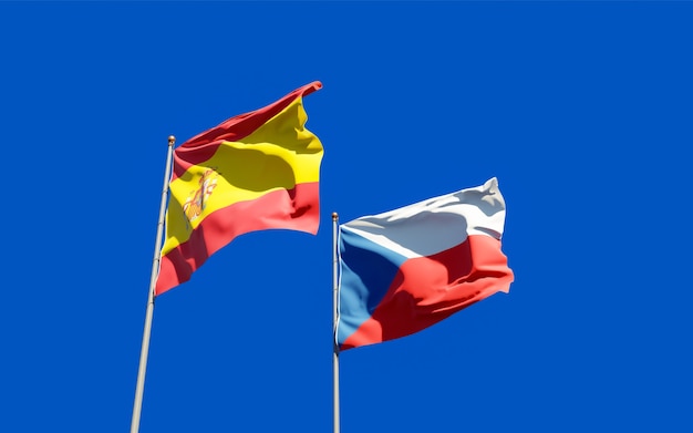スペインとチェコの旗。