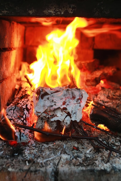 Fuoco a fiamma nel forno