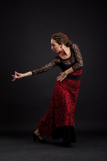 Flamencodanseres in zwarte en rode jurk