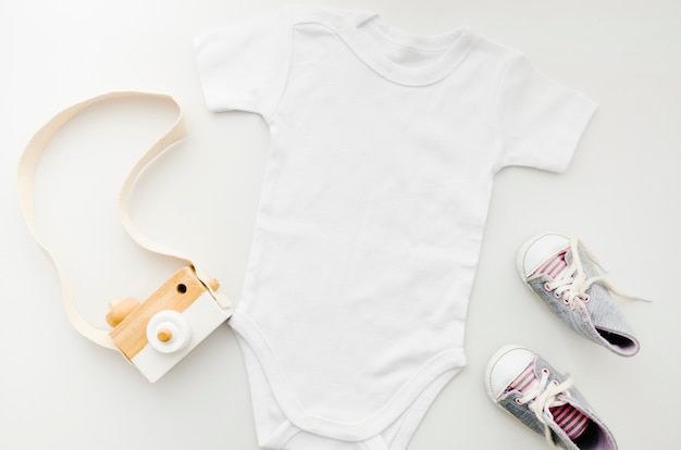 Photo flat lay baby clothes with photo camera