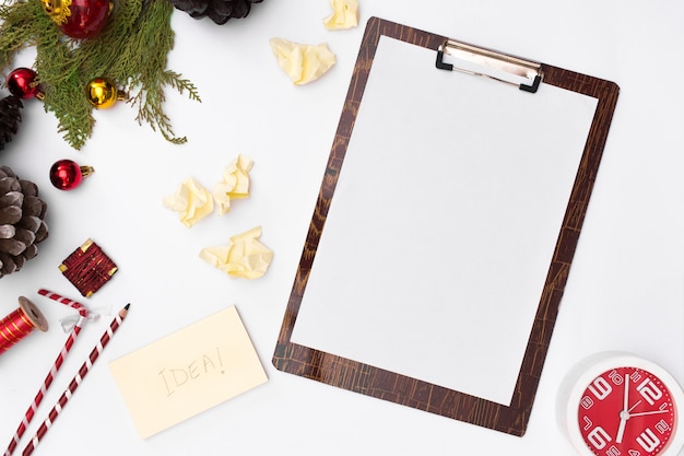 Flat lay christmas clipboard mockup. to-do list. Christmas ideas, notes, goals 