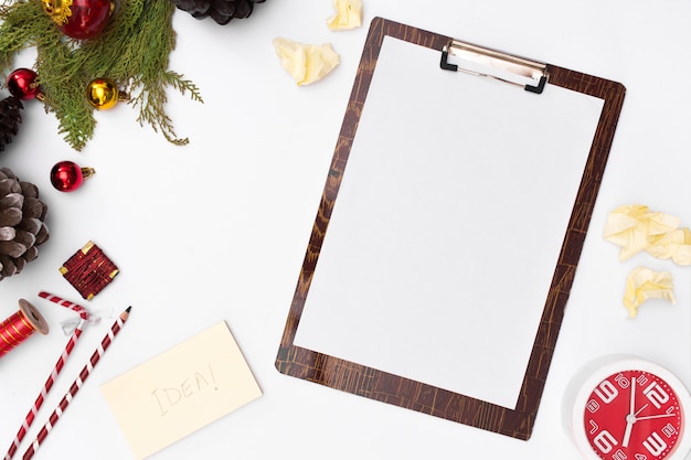 Flat lay christmas clipboard mockup. to-do list. Christmas ideas, notes, goals 