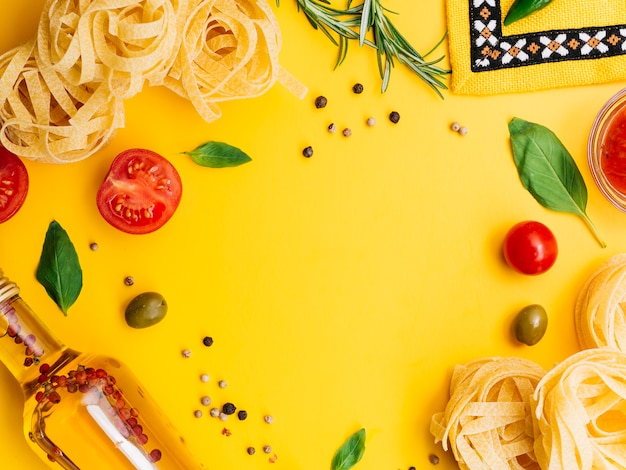 Photo flat lay composition of pasta with copyspace