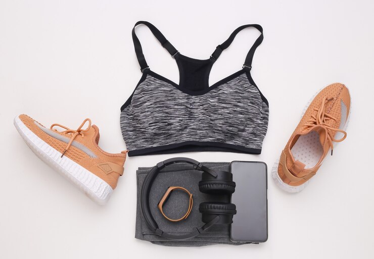 Photo flat lay composition of sports equipment, clothes on white background. fitness, sport and healthy lifestyle concept. top view