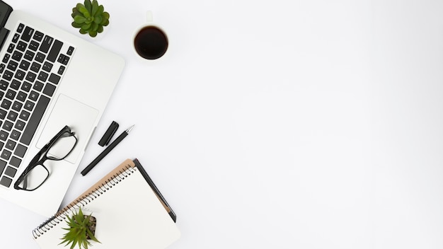 Photo flat lay of desk concept with copy space