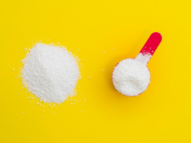 Photo flat-lay detergent powder on colorful background