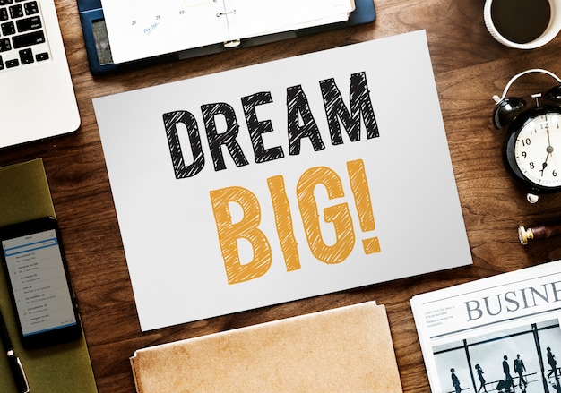 Плоская планировка Dream big на белой бумаге