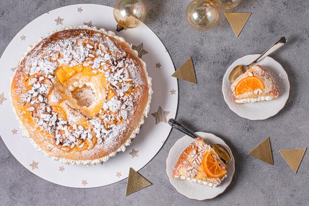 Foto dessert piatto del giorno dell'epifania con ingredienti spazio di copia