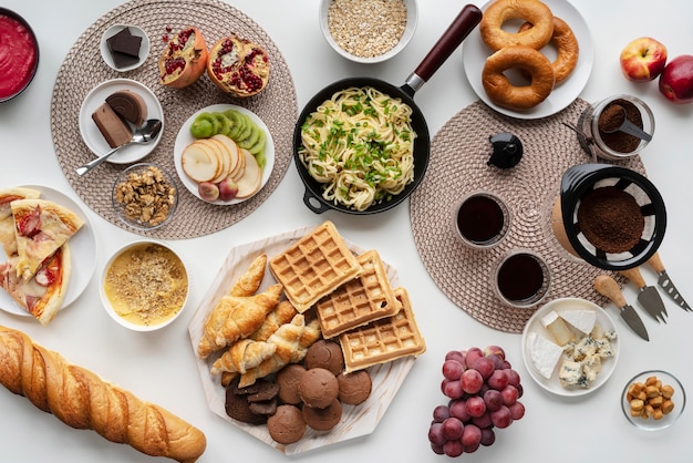 Flat lay heerlijk assortiment voedsel