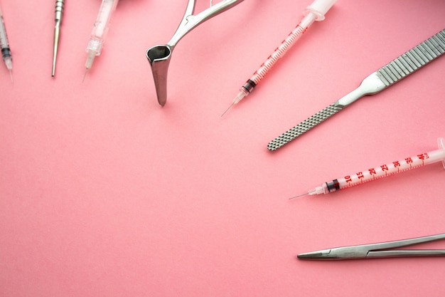 Photo flat lay of medical instruments on rose background. health care medical background.