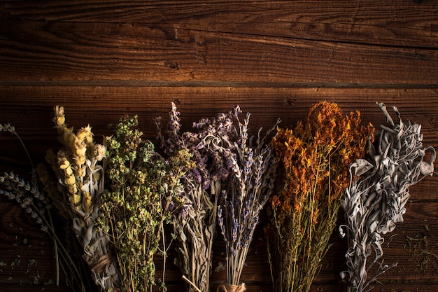 Photo flat lay mix of herbal plants