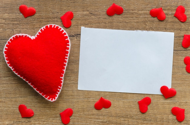 Плоский макет шаблона макета бумаги для поздравительной открытки на День святого Валентина