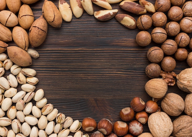Flat lay of nuts concept met kopieerruimte
