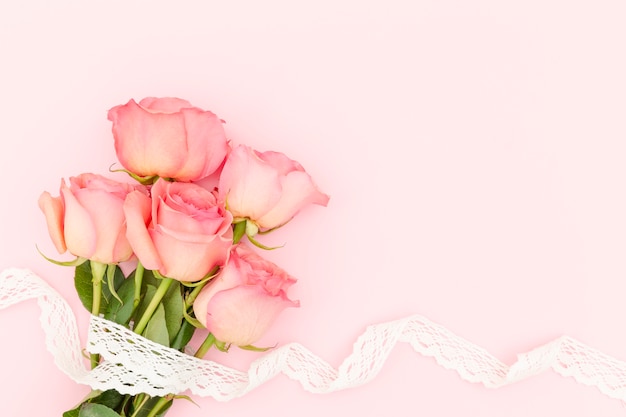 Photo flat lay of pink roses with copy space