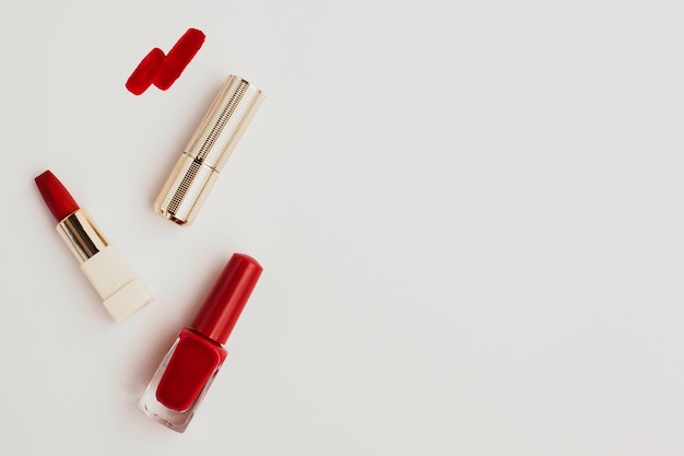 Photo flat lay red lipstick with copy-space