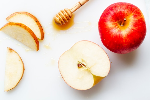 Photo flat lay sliced apple with honey