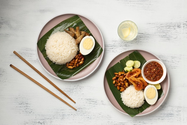 Foto composizione del pasto tradizionale nasi lemak piatta