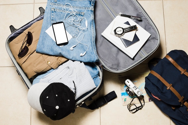 Photo flat lay travel luggage