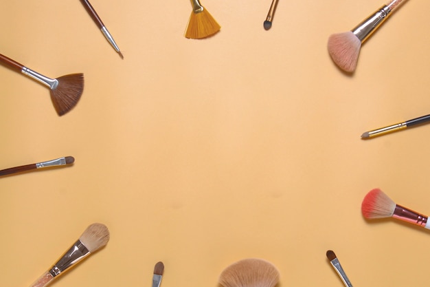 Photo flat lay of various make up brush with copy space