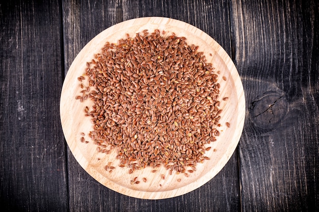 The Flax seeds in a wooden plate