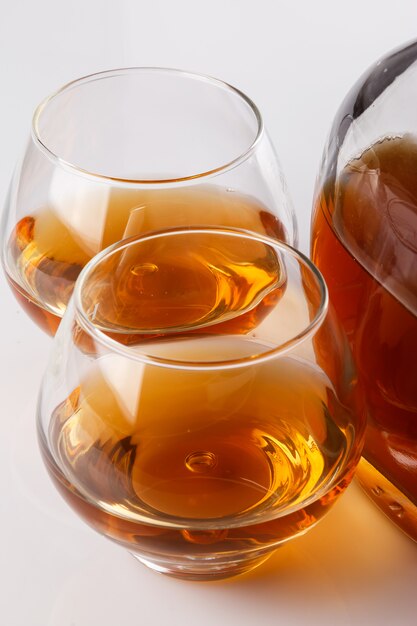 Fles en glas met cognac