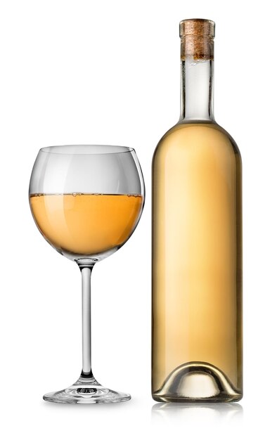 Fles en glas wijn geïsoleerd op witte achtergrond
