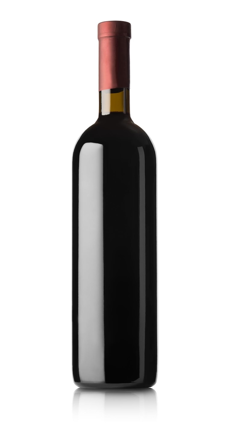 Foto fles rode wijn geïsoleerd op een witte achtergrond