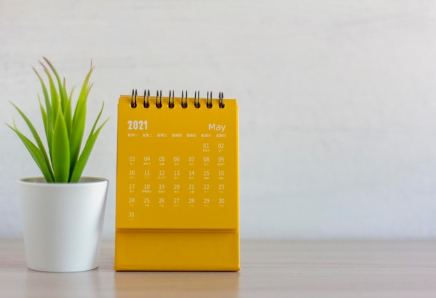 Flip calendar for may 2021. desktop calendar for planning,\
scheduling, assigning, organizing, managing each date.