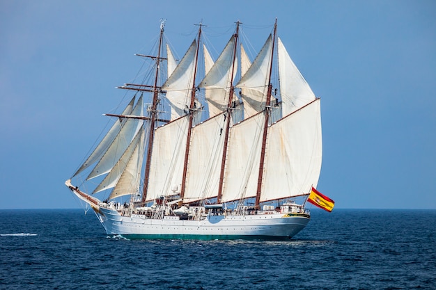 Photo float juan sebastian de elcano