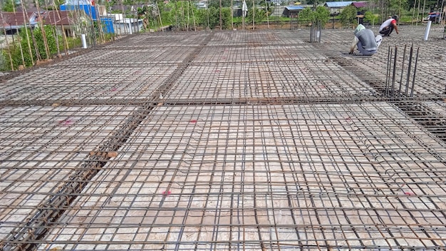 Photo floor slabs are under construction at a construction site