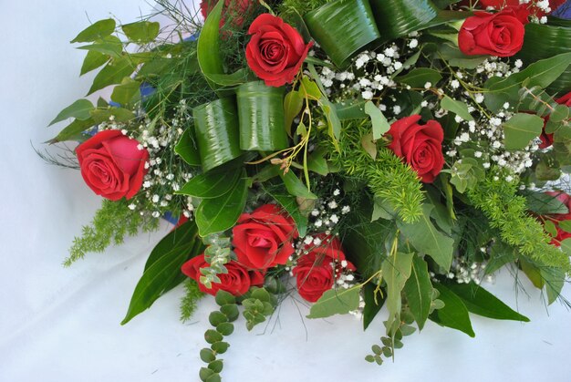 Foto bouquet floreale di fiori diversi