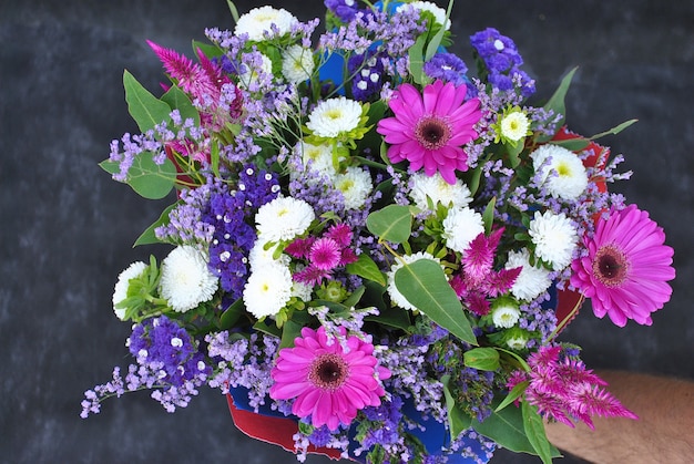 さまざまな花の花の花束