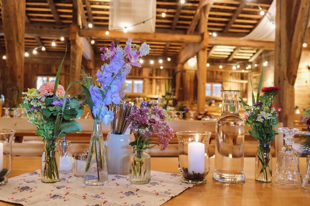 Photo floral decor for a wedding table in a rustic restaurant