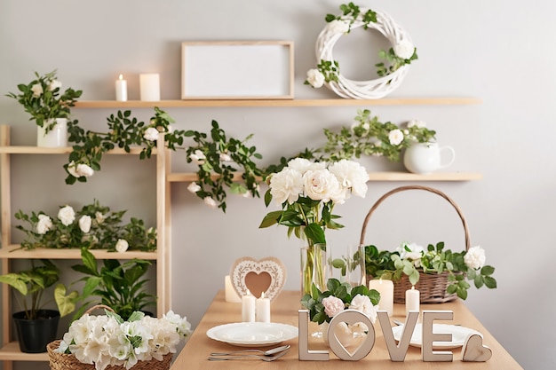 Photo floral decorations in a flower shop