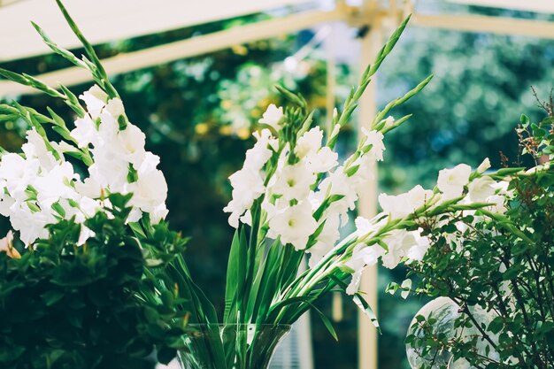 Floral wedding decoration in a restaurant outdoors in summer