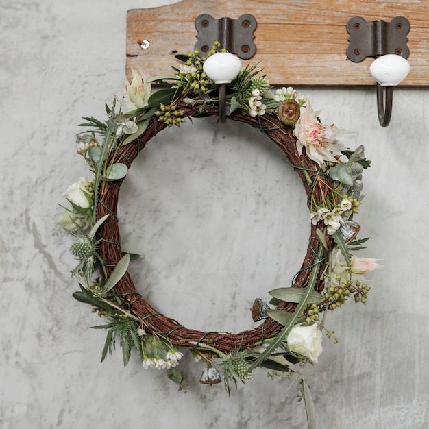 Photo floral wreath hanging on the wall