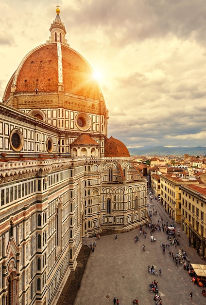 Florence in de zomer Italië Europa Verticale zonnige weergave van Duomo