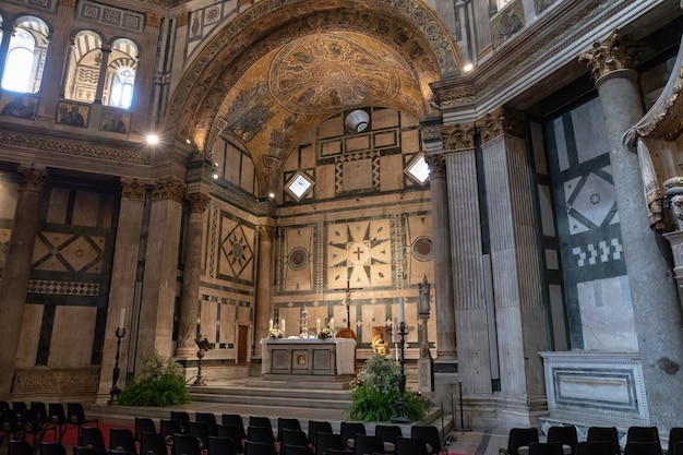 Florence, Italië - 24 juni, 2018: Panoramisch uitzicht op het interieur van het Baptisterium van Florence (Battistero di San Giovanni) op Piazza del Duomo. Het is een religieus gebouw en heeft de status van een kleine basiliek