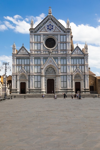 Florence Italië Basiliek van Santa Croce blauwe lucht en wolken