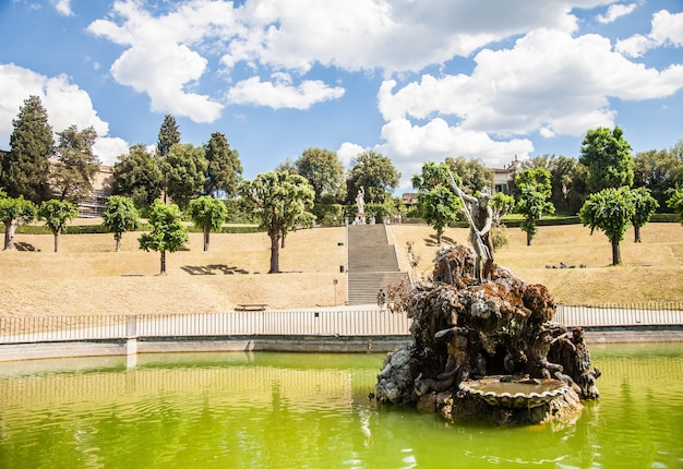 Florence, Italië. Oude Boboli-tuinen tijdens een zonnige dag in het zomerseizoen