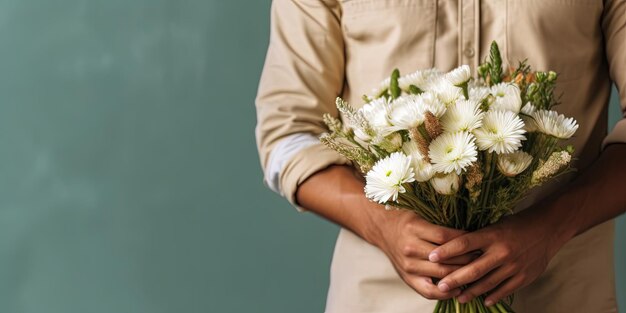 Photo florist or gardener holding bunch of white flowers in hands copy space