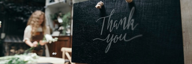 Photo florist with her shop sign mockup