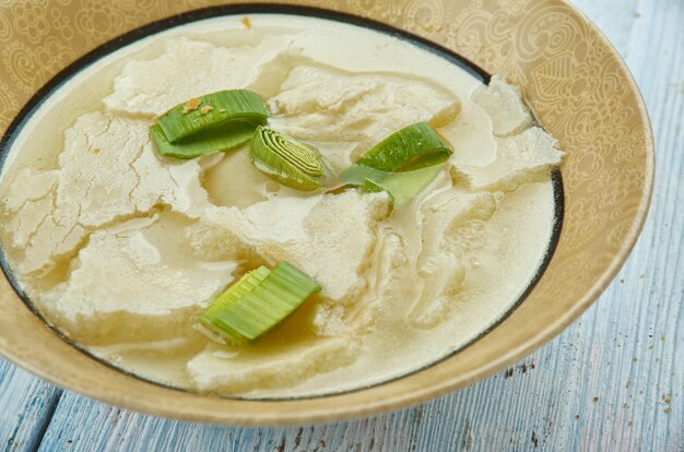 Flotmylje - Noorse bouillon met geweekte flatbread