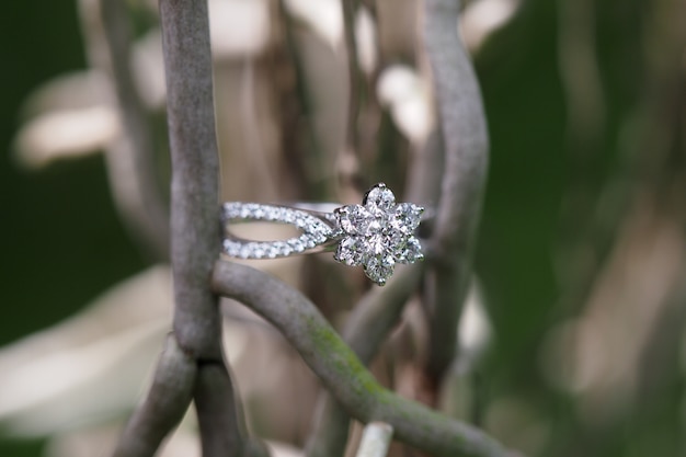 цветок кольцо бриллиант