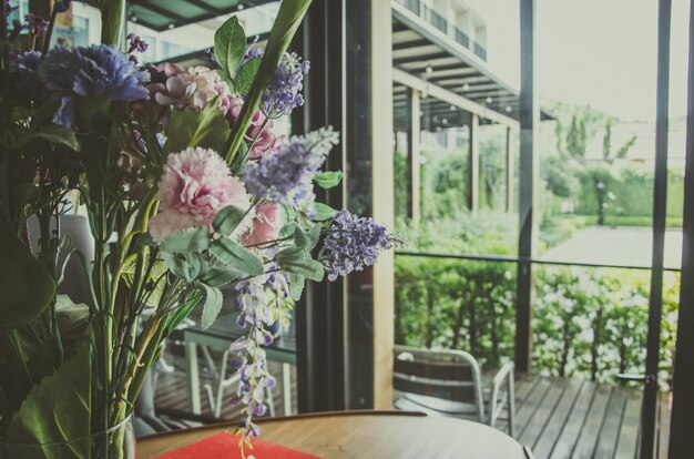 写真 花のビンテージテーブル