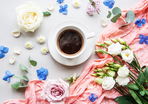 Photo flowers and coffee cup