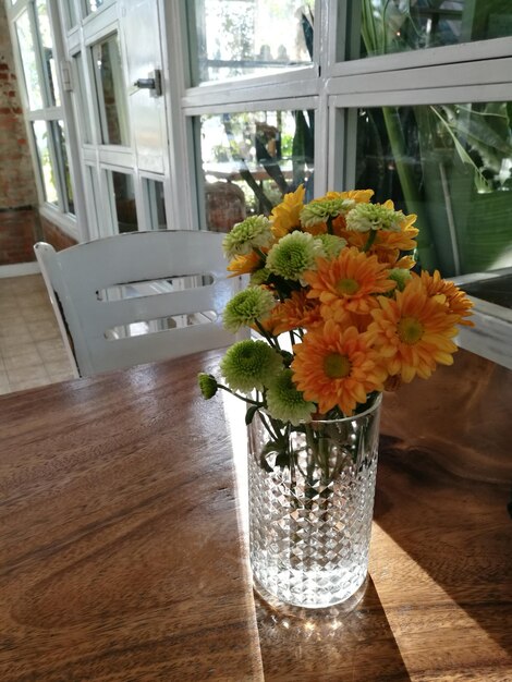 Photo flowers on table