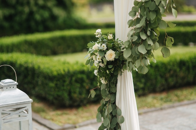 결혼식 drcor, 녹색 및 분말 색상에 꽃.
