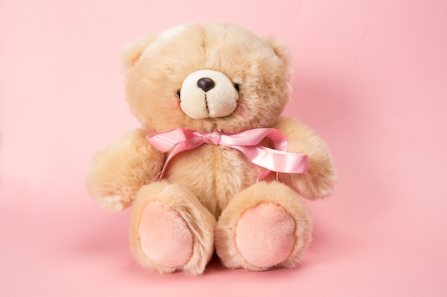 Fluffy teddy met roze lint