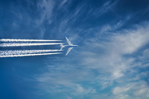 Foto volando in alto nell'aria